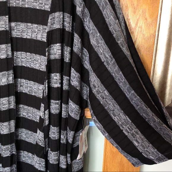Lularoe NWT Large Ribbed Striped Lindsay - Picture 2 of 7